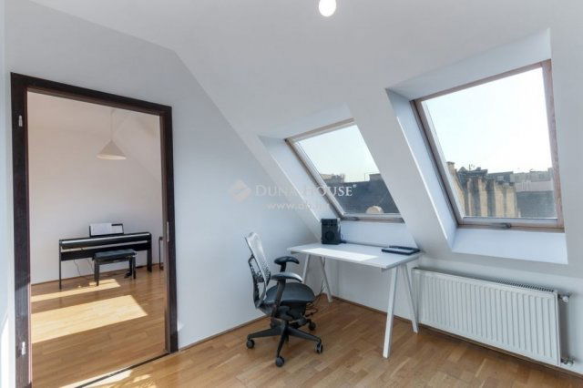 Eladó téglalakás, Budapesten, VI. kerületben 155 M Ft, 4 szobás
