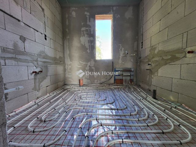 Eladó téglalakás, Szigetszentmártonban 69.9 M Ft, 5 szobás