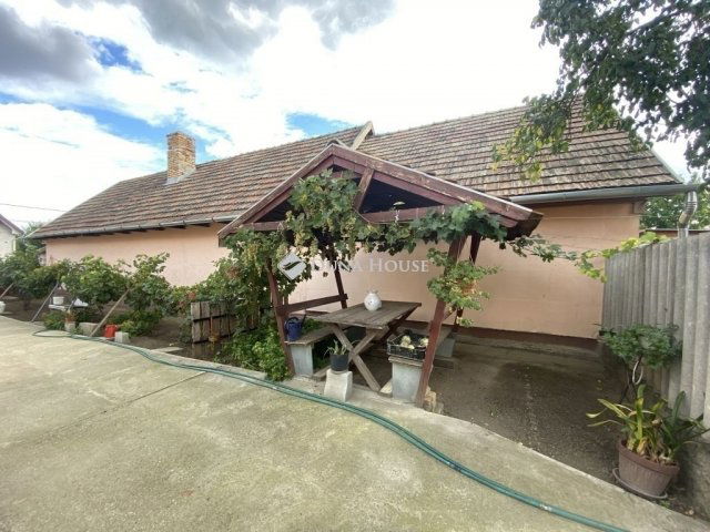 Eladó családi ház, Zsámbokon 35 M Ft, 2 szobás