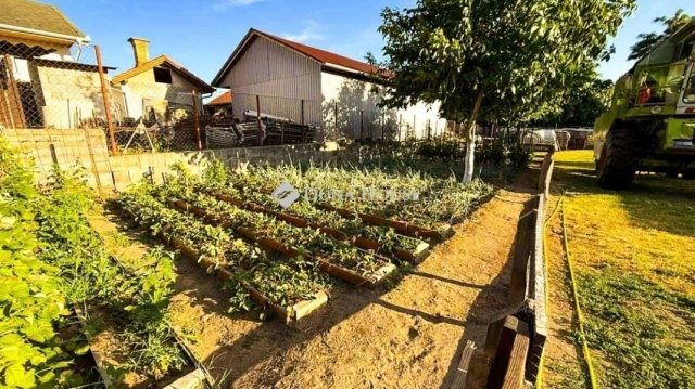 Eladó családi ház, Vecsésen 129 M Ft, 2 szobás