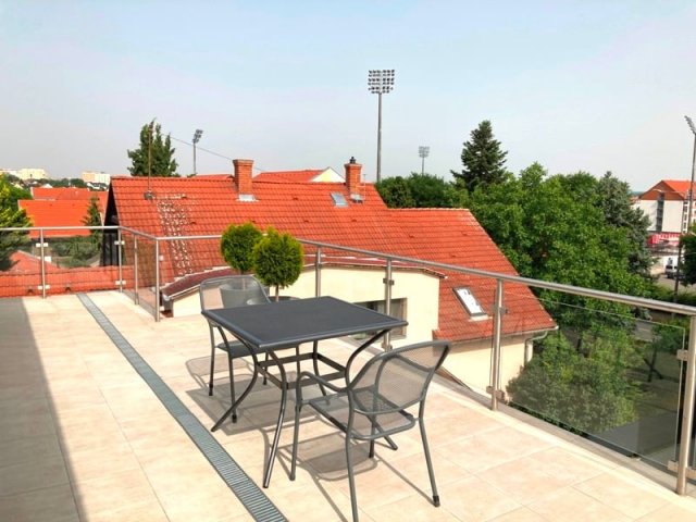 Kiadó téglalakás, albérlet, Pécsett, Szigeti úton, 3 szobás