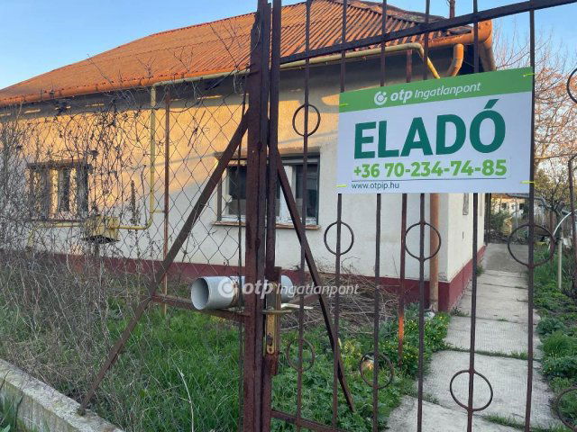 Eladó családi ház, Tószegen 14 M Ft, 3 szobás