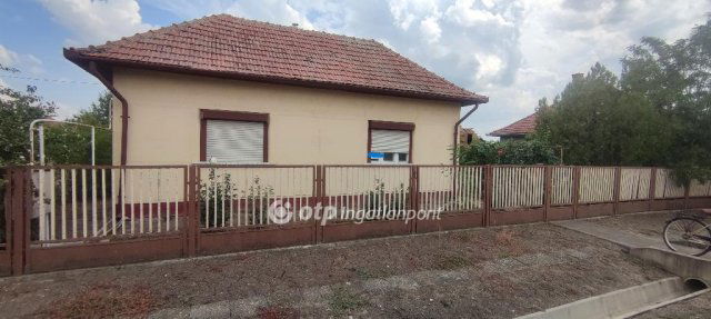 Eladó családi ház, Besenyszögön 21.9 M Ft, 2 szobás