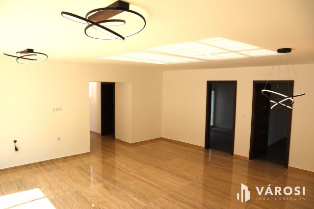 Eladó családi ház, Zamárdiban 139.9 M Ft, 4 szobás