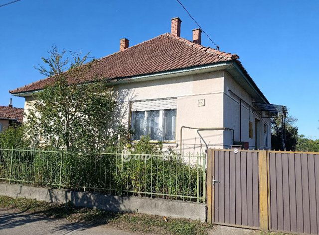 Eladó családi ház, Jászfényszarun 25 M Ft, 3 szobás