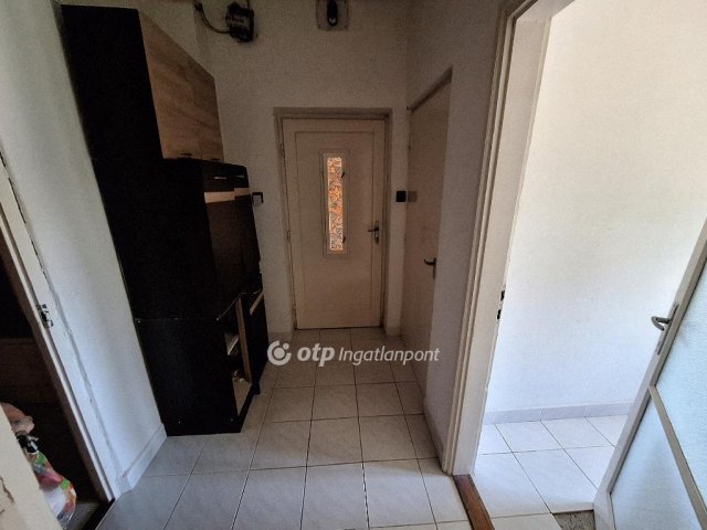 Eladó téglalakás, Abádszalókban 42 M Ft, 2+2 szobás