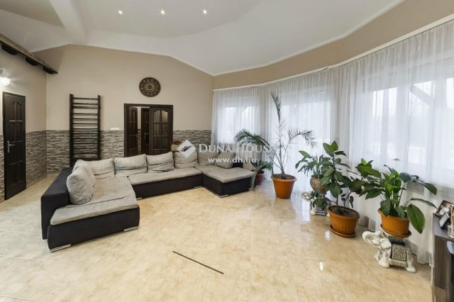 Eladó családi ház, Kecskeméten 119.8 M Ft, 5 szobás