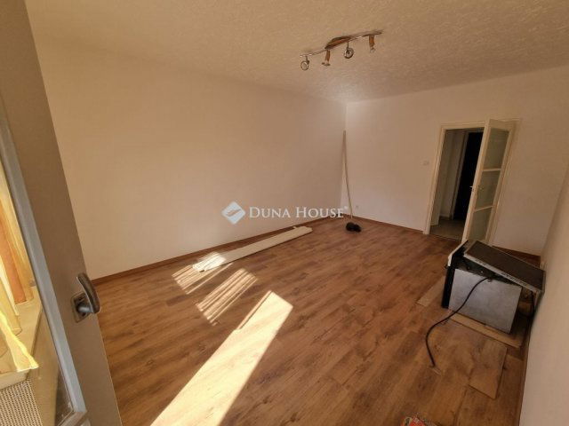 Eladó téglalakás, Veszprémben 54.9 M Ft, 2 szobás