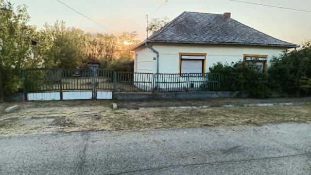 Eladó családi ház, Tiszabábolnán 6.8 M Ft, 2+1 szobás