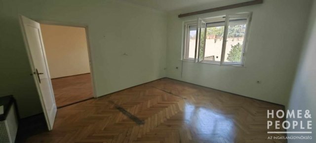 Eladó téglalakás, Szegeden 54.99 M Ft, 3 szobás