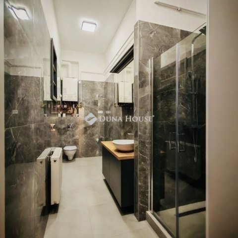 Eladó téglalakás, Pécsett 82.9 M Ft, 3 szobás