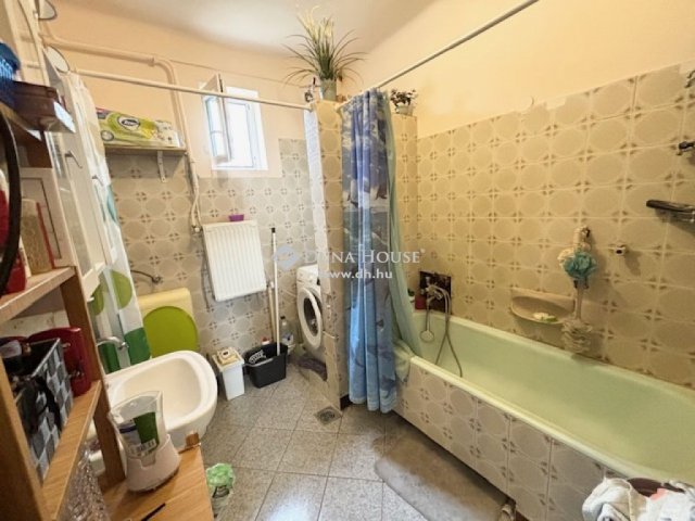 Eladó családi ház, Mogyoródon 136.5 M Ft, 10 szobás