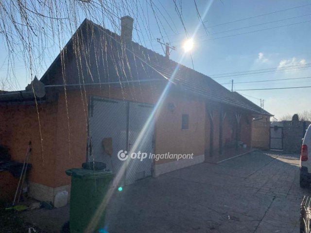 Eladó családi ház, Abonyban 32 M Ft, 1 szobás