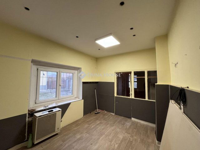 Eladó üzlethelyiség, Ercsiben, Fő utcában 6.8 M Ft