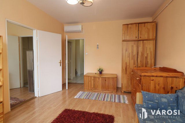 Kiadó téglalakás, albérlet, Szegeden 180 E Ft / hó, 2 szobás