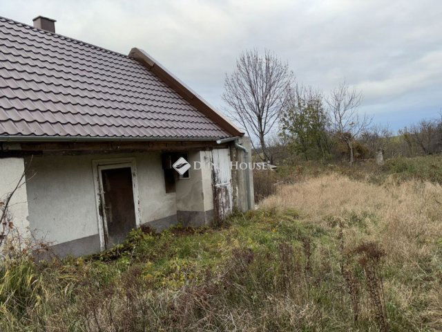 Eladó családi ház, Tésen 25.273 M Ft, 1 szobás