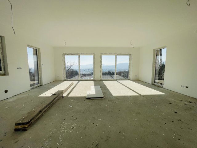 Eladó családi ház, Szentendrén 220 M Ft, 5 szobás