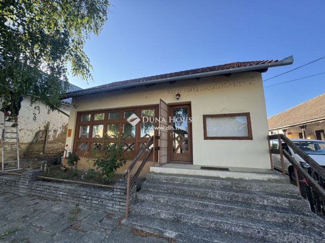 Eladó családi ház, Majson 7.9 M Ft, 1 szobás