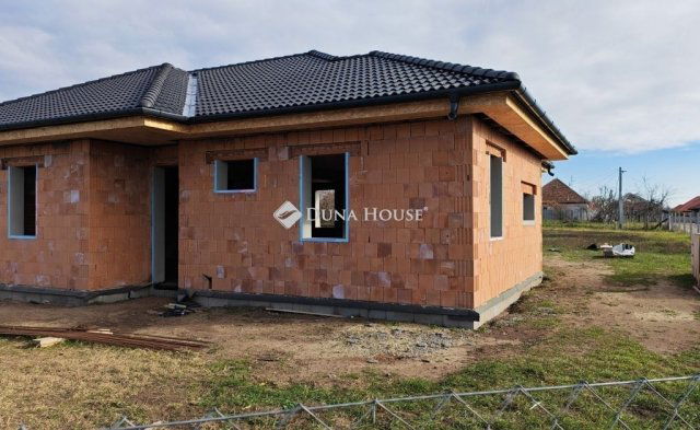 Eladó ikerház, Kecskeméten 89.995 M Ft, 4 szobás