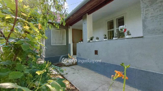 Eladó családi ház, Mezőcsáton 13.5 M Ft, 2 szobás