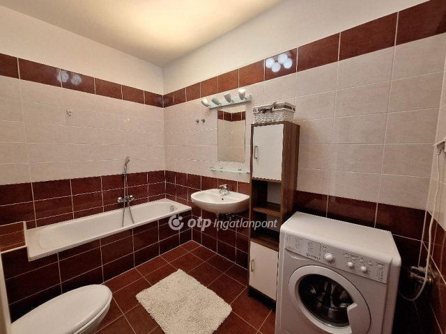 Eladó téglalakás, Budapesten, VII. kerületben 85.9 M Ft