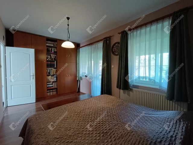 Eladó családi ház, Sopronban 119 M Ft, 7 szobás