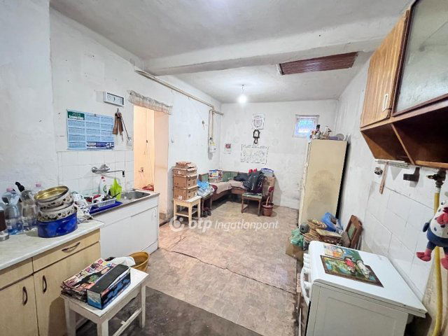 Eladó családi ház, Novajon 20 M Ft, 2 szobás