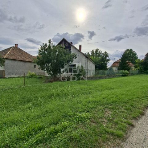Eladó családi ház, Ácson 36 M Ft, 3 szobás