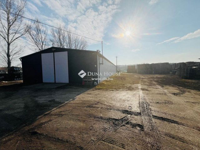 Eladó ipari ingatlan, Tápióbicskén 129 M Ft