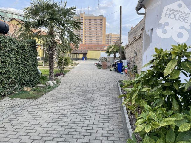 Eladó családi ház, Kecskeméten 35 M Ft, 2 szobás