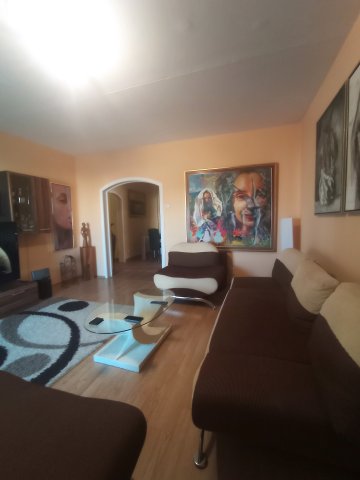 Eladó panellakás, Szolnokon 45 M Ft, 3 szobás