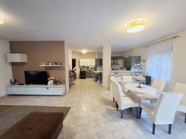 Eladó ikerház, Nagytarcsán 169.9 M Ft, 5 szobás