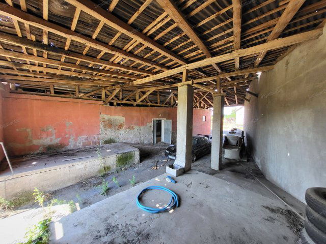 Eladó családi ház, Nyírmeggyesen 100 M Ft / költözzbe.hu