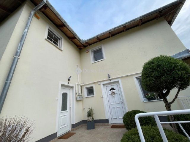 Kiadó téglalakás, albérlet, Pécsett 572 E Ft / hó, 4 szobás