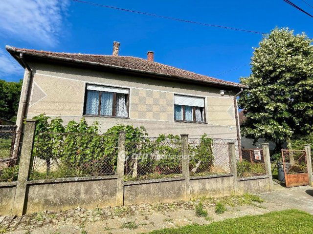 Eladó családi ház, Csikóstőttősön 22 M Ft, 4 szobás