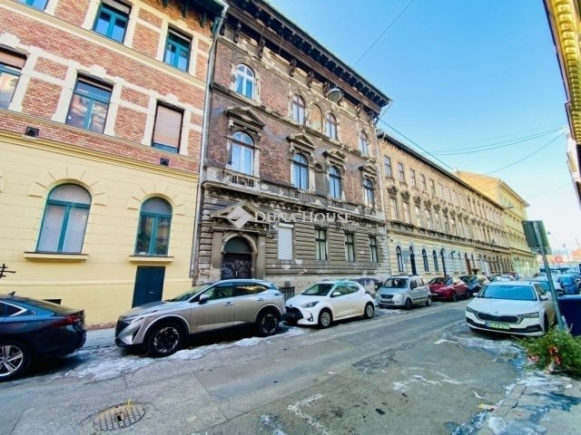 Eladó téglalakás, Budapesten, VI. kerületben 49.9 M Ft, 1 szobás