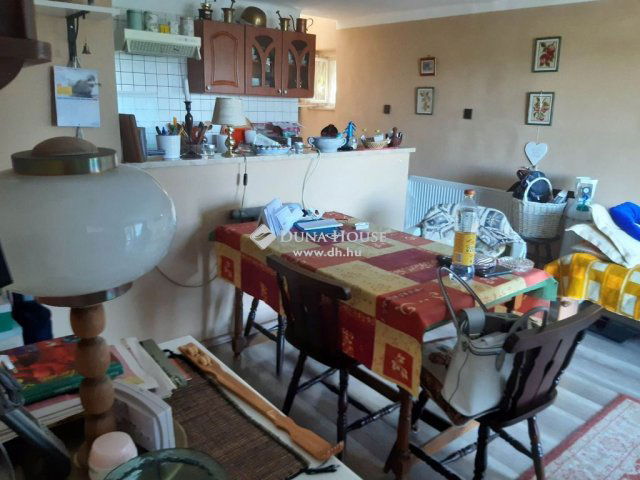 Eladó családi ház, Dunaalmáson 69.9 M Ft, 6 szobás