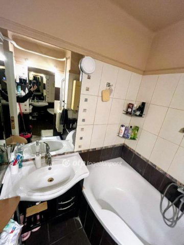 Eladó téglalakás, Pécsett 41.5 M Ft, 1+1 szobás