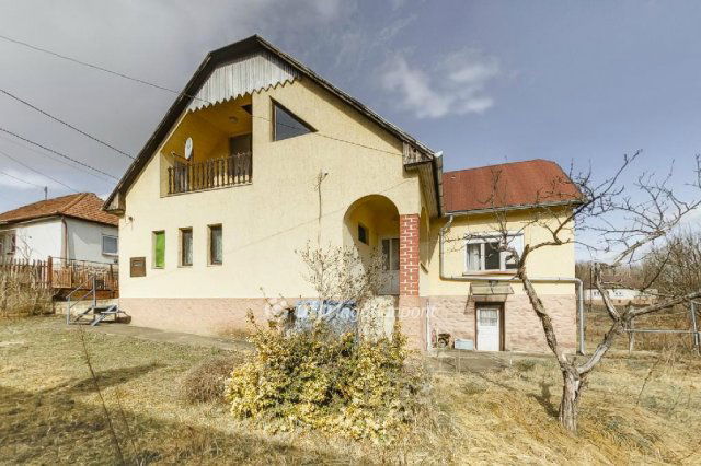 Eladó családi ház, Cereden 15 M Ft, 4 szobás