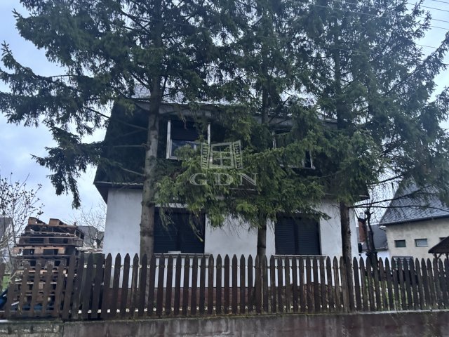 Eladó családi ház, Bábolnán 54 M Ft, 5 szobás