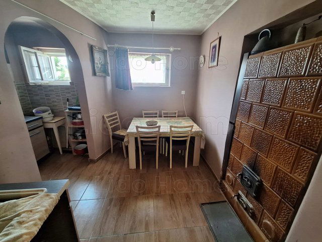 Eladó családi ház, Dombóváron 26.5 M Ft, 7+1 szobás