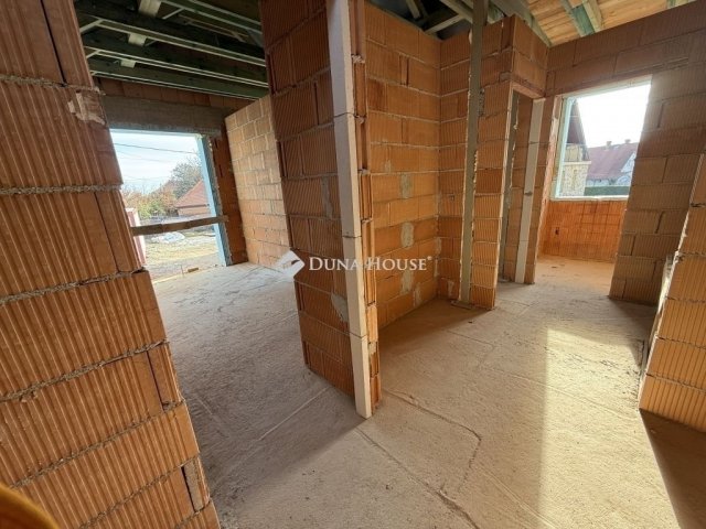 Eladó ikerház, Pécsett 159.9 M Ft, 4 szobás