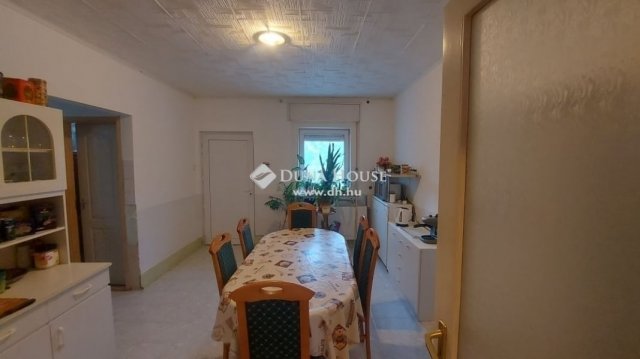 Eladó családi ház, Turán 45 M Ft, 3 szobás