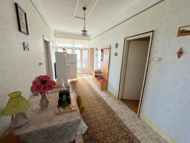 Eladó családi ház, Tiszaeszláron 26 M Ft, 3 szobás