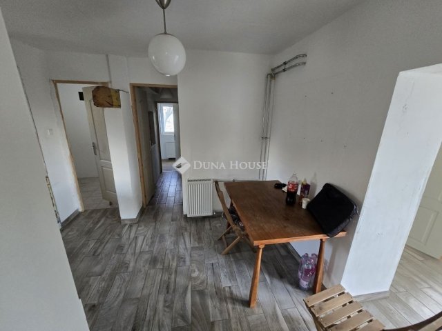 Eladó családi ház, Szegeden 53 M Ft, 4 szobás