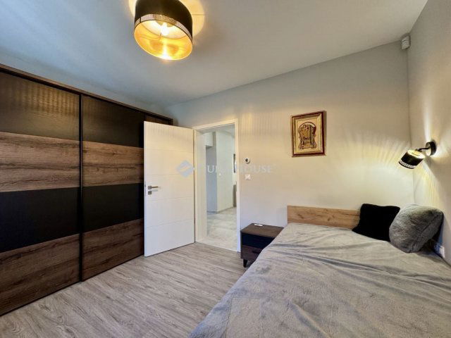 Eladó téglalakás, Balatonfüreden 272.088 M Ft, 4 szobás