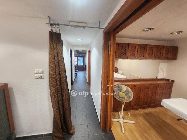 Eladó üzlethelyiség, Budapesten, IV. kerületben 75 M Ft