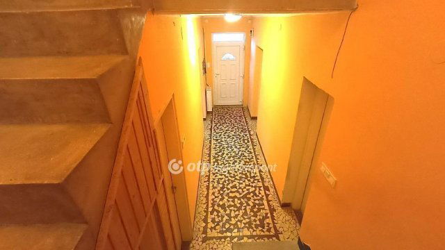 Eladó családi ház, Jászfényszarun 58 M Ft, 3 szobás