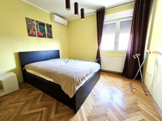 Kiadó téglalakás, albérlet, Pécsett 220 E Ft / hó, 2 szobás