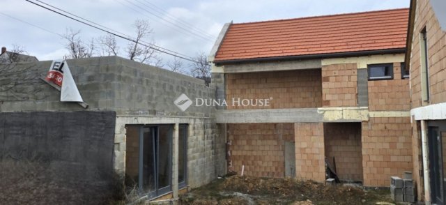 Eladó ikerház, Alsóörsön 175 M Ft, 5 szobás
